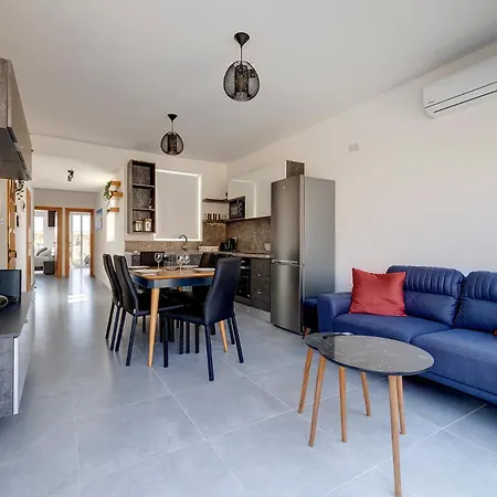 Stunning 2br Penthouse In Apartament *