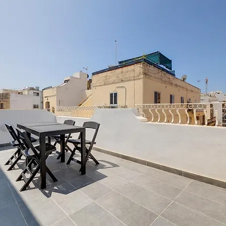Daire Stunning 2br Penthouse In