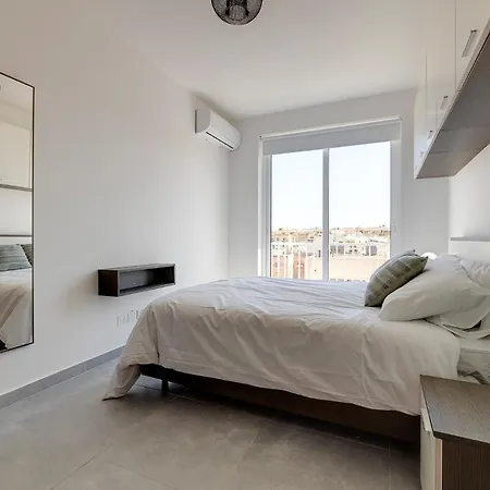 Stunning 2br Penthouse In Appartement Sliema