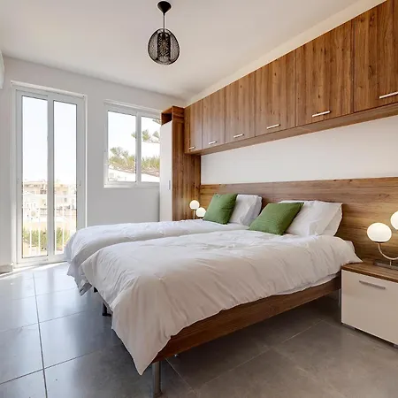 Stunning 2br Penthouse In Appartement