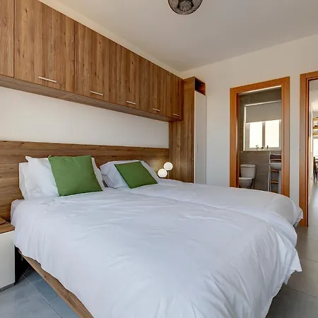 Stunning 2br Penthouse In *