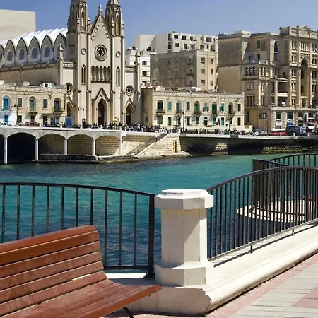 Stunning 2br Penthouse In Apartment *