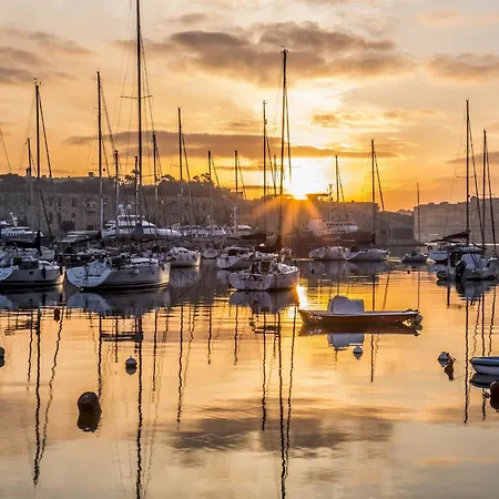 Daire Stunning 2br Penthouse In